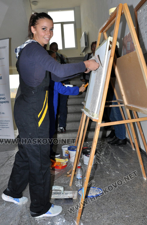 Бъдещите строители показаха майсторлък за празника на професията в Дървото