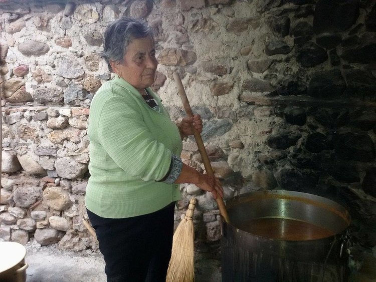 Десетки се стекоха в най-старата църква в Първомай за Димитровден