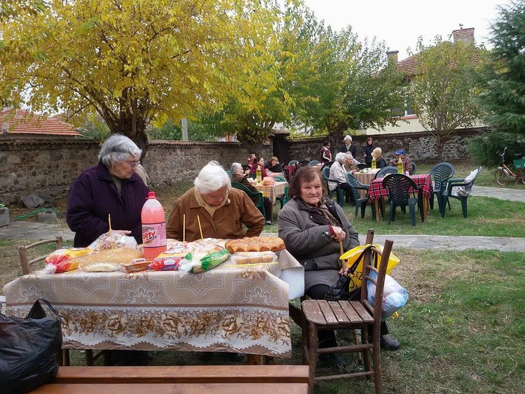 Десетки се стекоха в най-старата църква в Първомай за Димитровден