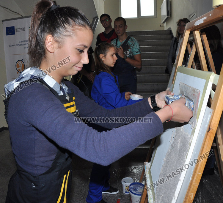 Бъдещите строители показаха майсторлък за празника на професията в Дървото