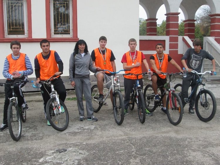 Майсторско колоездене организираха в Професионалната гимназия в Димитровград