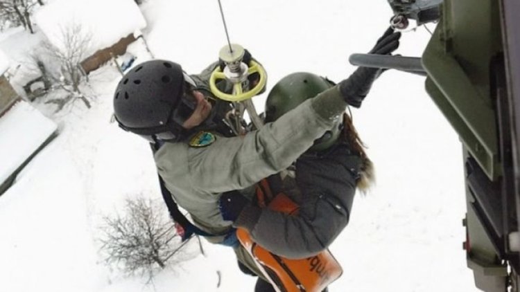 Родилката, спасена от снежния ад, Вилдане Яшар  гостува на авиобаза Крумово