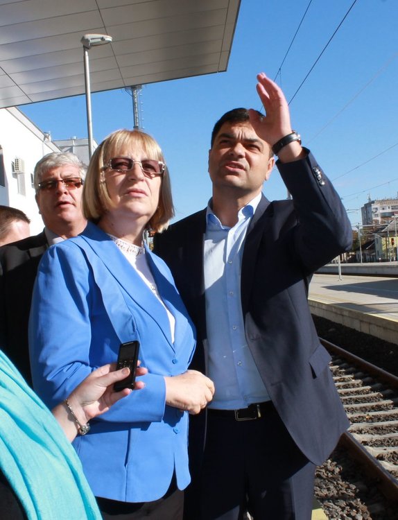 Кандидатът за президент на ГЕРБ откри обновената ЖП гара в Димитровград