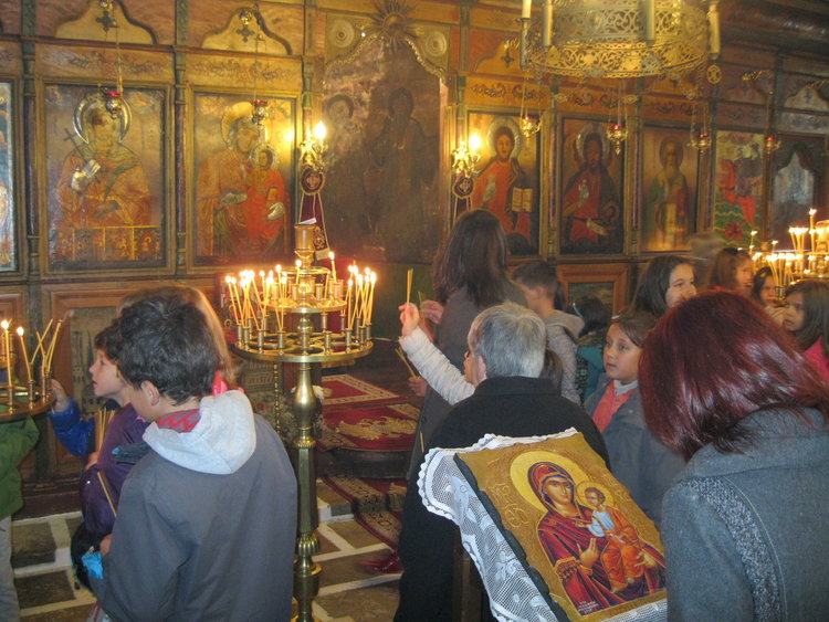 Неделното училище в "Света Неделя" откри учебната година на Димитровден