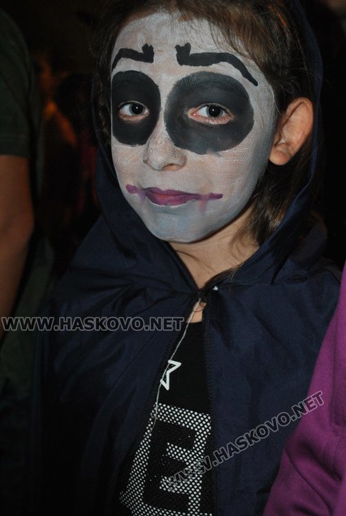 Тикви, феи и рогати на забава в Младежкия за Хелоуин