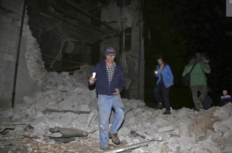 След две силни земетресения Италия се размина предимно с уплаха (видео) 