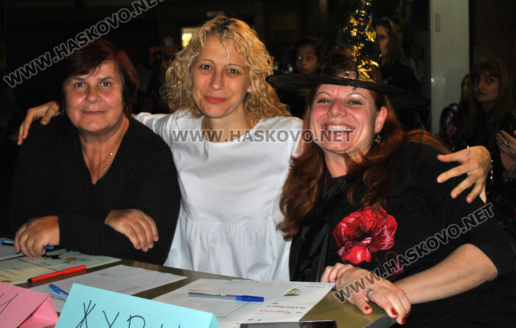 Тикви, феи и рогати на забава в Младежкия за Хелоуин