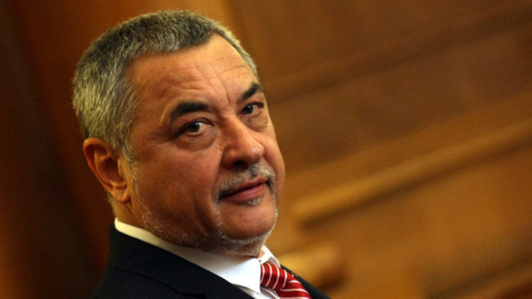 Патриотите искат водни оръжия срещу бежанците