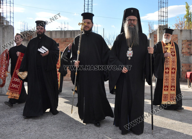 Възобновяват строителството на църквата в „Орфей“