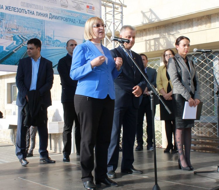 Кандидатът за президент на ГЕРБ откри обновената ЖП гара в Димитровград