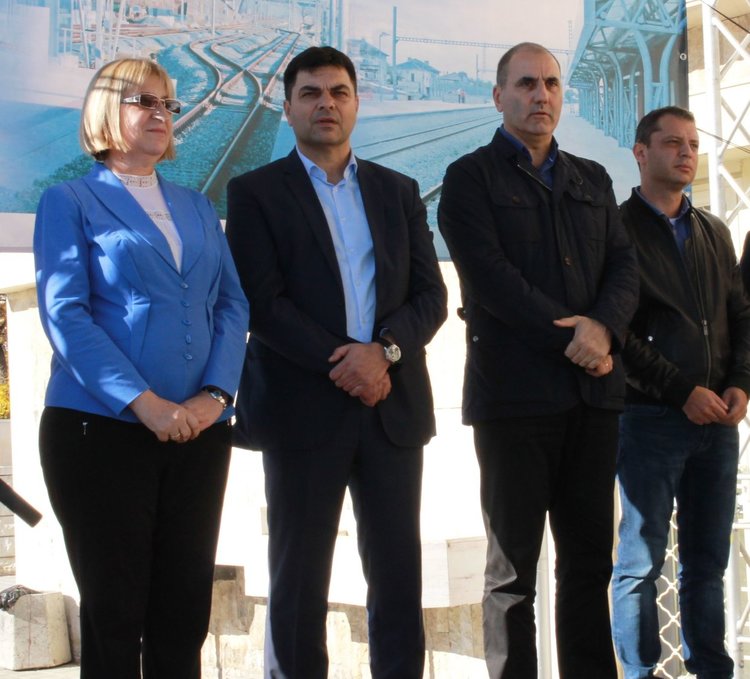 Кандидатът за президент на ГЕРБ откри обновената ЖП гара в Димитровград