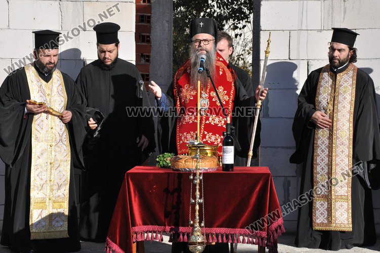 Възобновяват строителството на църквата в „Орфей“