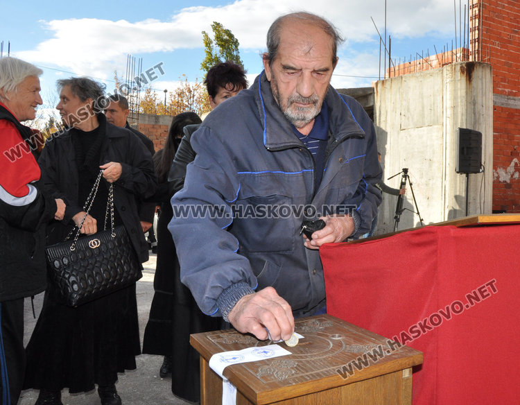Възобновяват строителството на църквата в „Орфей“