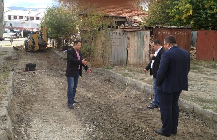 Ремонтират улица „Хан Аспарух“, отървахме се от дупките на пазара