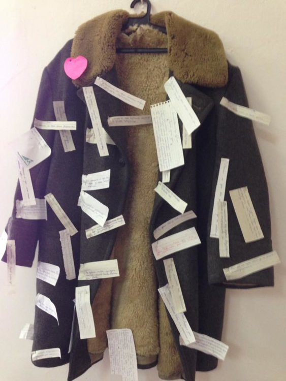 Шестокласници „скроиха” палтото на Серафим с всички сторените от тях добрини