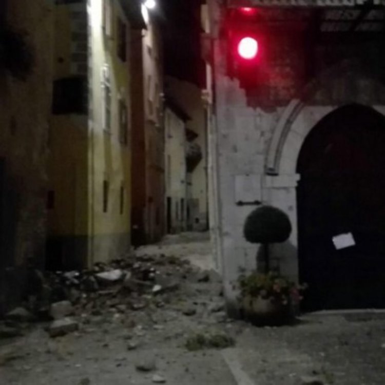 След две силни земетресения Италия се размина предимно с уплаха (видео) 