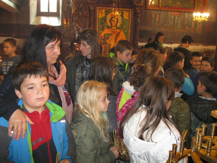 Неделното училище в "Света Неделя" откри учебната година на Димитровден