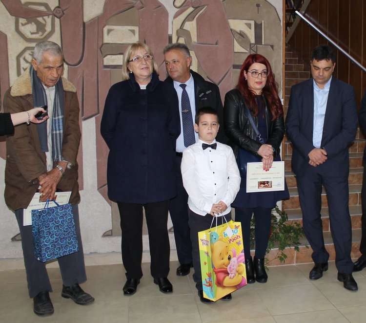 Димитровградчани пожелаха успех на кандидат-президентската двойка Цецка Цачева и Пламен Манушев