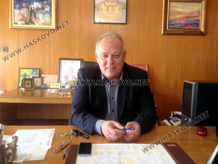 Паяци ще вдигат трошки в Смолян, пътуваме 90 минути до Бяло море, 21 милиона лева влизат по проект, какво още- в интервю с кмета Николай Мелемов 