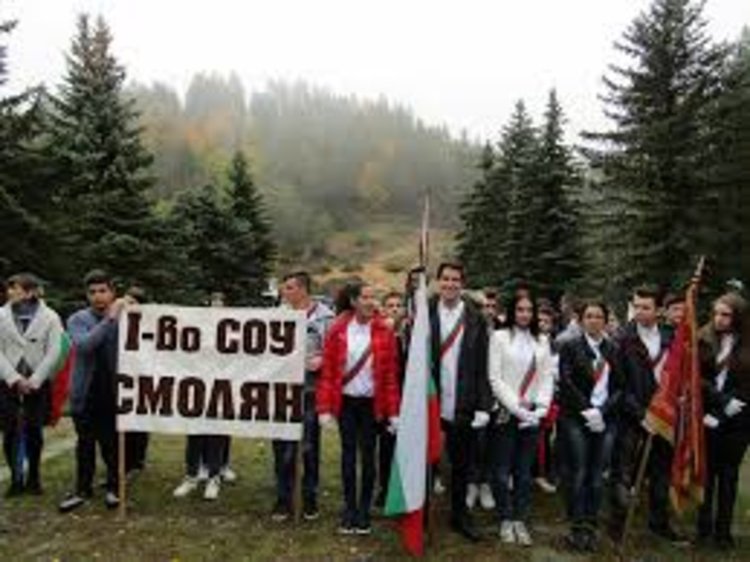 Ученици от I-во СУ "Св.св.Кирил и Методий" в Смолян организират благотворителен концерт в Деня на народните будители