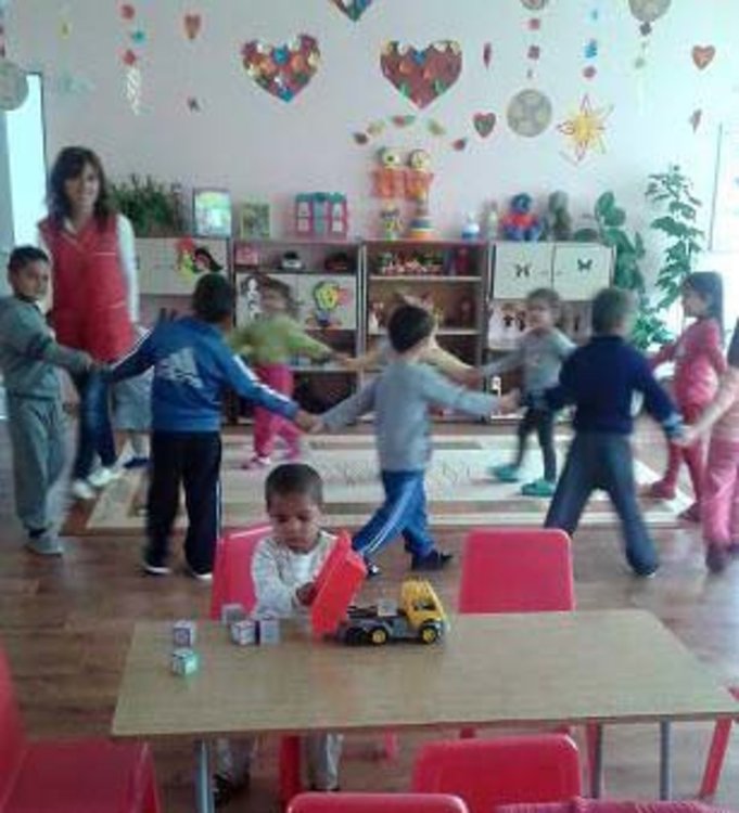 Децата от различни етноси в Припек си подават ръка