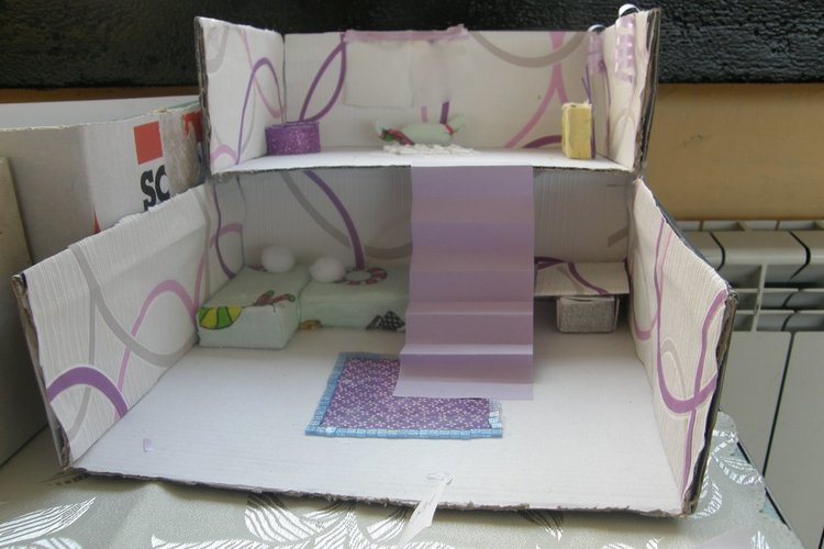 Славейковци подредиха изложба от ръчно изработени творби