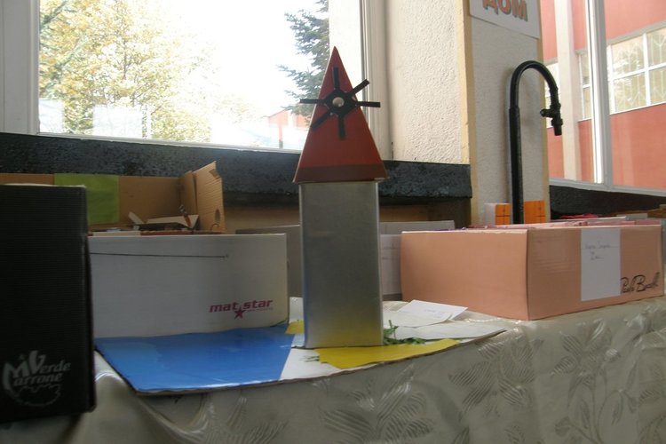 Славейковци подредиха изложба от ръчно изработени творби