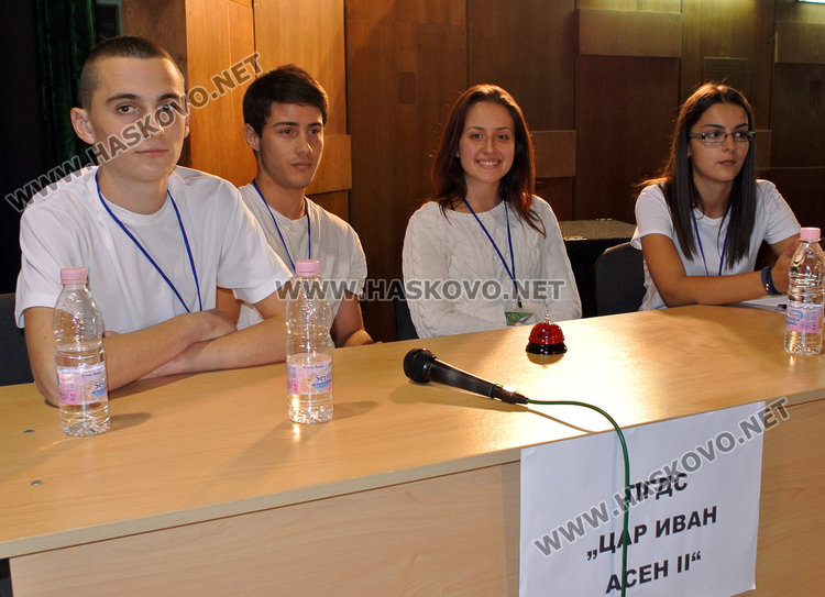 Пет гимназии в надпревара „Аз обичам България“ за Деня на будителите