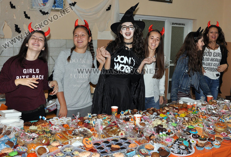 Благотворителен базар в Езиковата за болната Саня