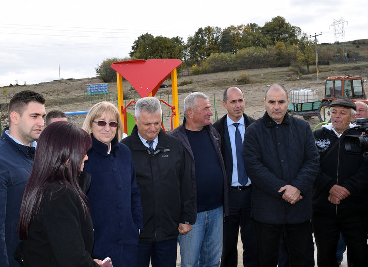 На детската площадка