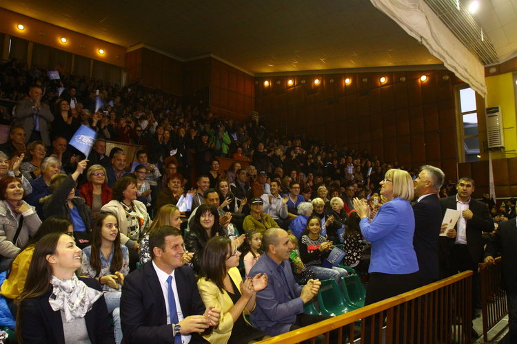 Цецка Цачева: Хасково е първенец по брой сгради за саниране в страната