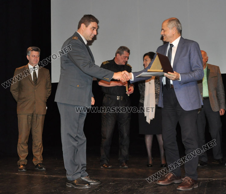 Награди за огнеборци и горски за борба с пожарите, 3 от 4 бедствия били от небрежност