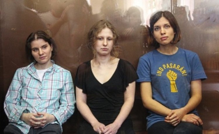 ”Пуси райът” атакуват Доналд Тръмп в краен видеоклип