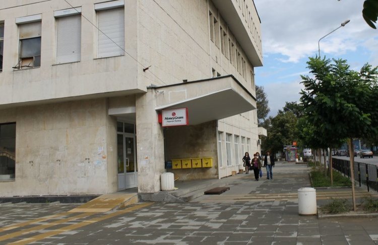 Крадецът отмъкнал пенсията пред пощенския клон