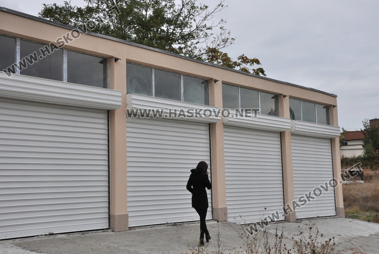 Цигарите бяха открити в един от гаражите на ул. "Липа" в Хасково