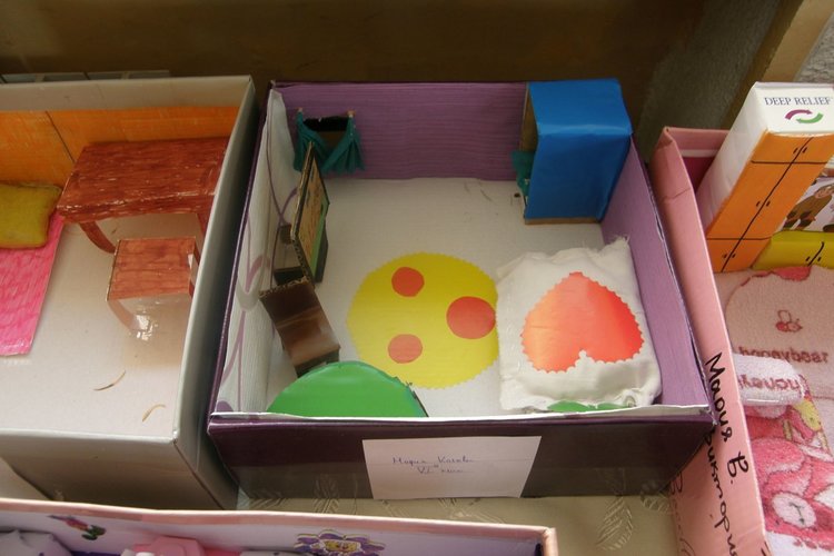 Славейковци подредиха изложба от ръчно изработени творби