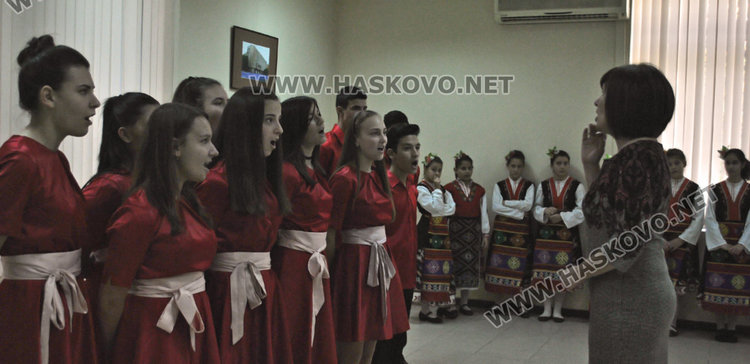 Тракийци от Хасково и Образователното управление изпращат учебници на българчетата в Истанбул