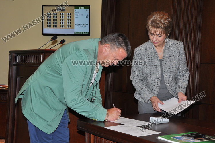 Красим Бойчев подписва клетвения лист