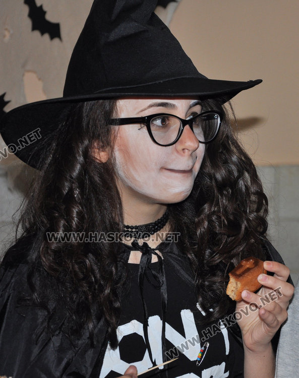 Благотворителен базар в Езиковата за болната Саня