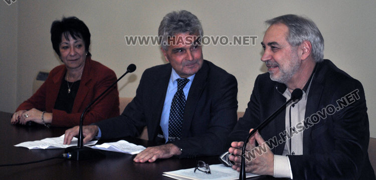 Тракийци от Хасково и Образователното управление изпращат учебници на българчетата в Истанбул