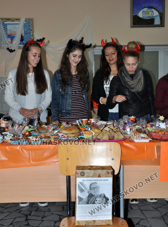 Благотворителен базар в Езиковата за болната Саня