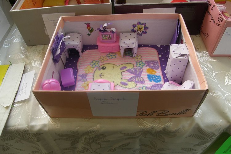 Славейковци подредиха изложба от ръчно изработени творби