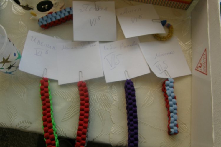 Славейковци подредиха изложба от ръчно изработени творби