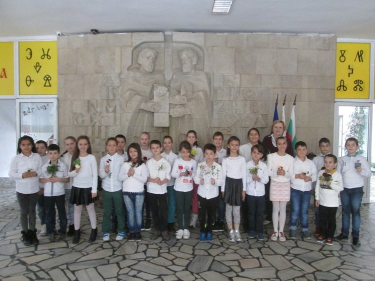 Урок по родолюбие в ОУ „Св. Св. Кирил и Методий“ за Деня на будителите