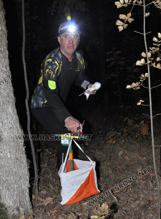 90  в среднощен поход по ориентиране от Държавния шампионат