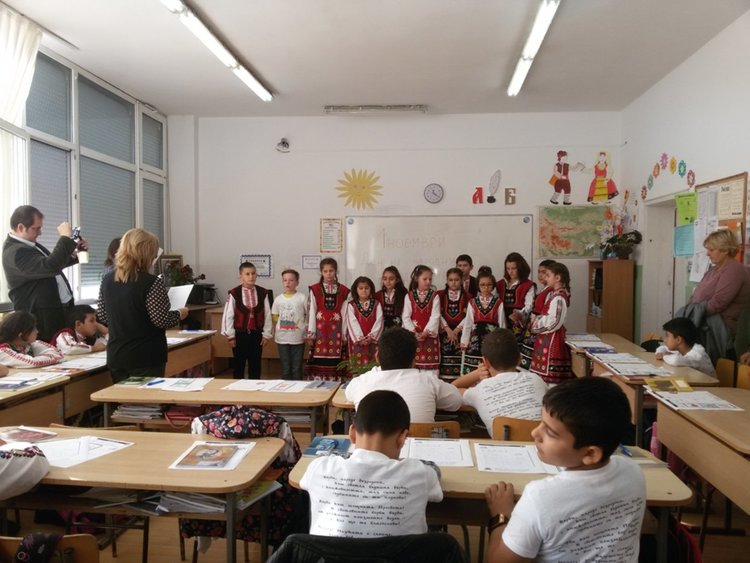 Урок по родолюбие в ОУ „Св. Св. Кирил и Методий“ за Деня на будителите