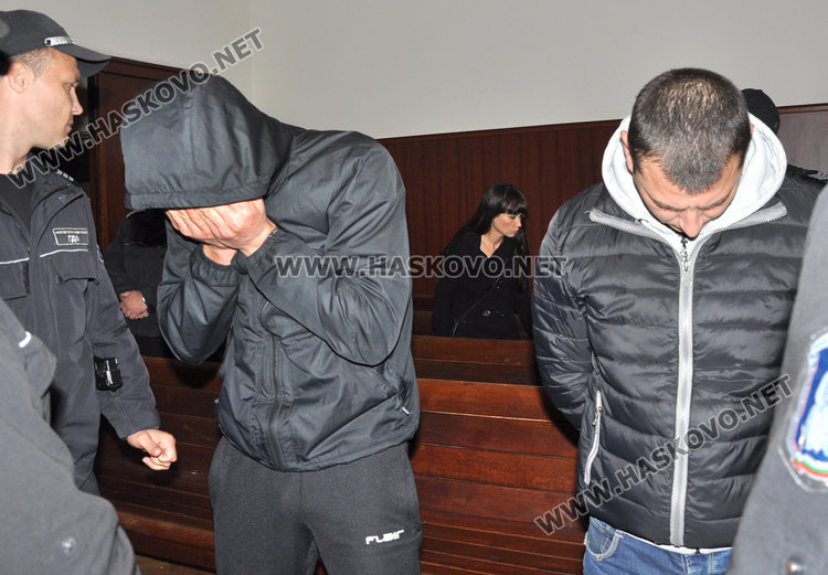 Пуснаха под гаранция двама от обвинените за обира на хасковската поща, двама останаха в ареста