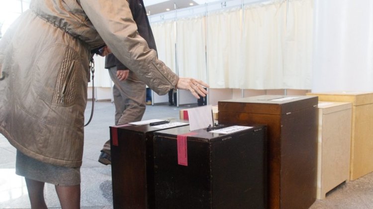 "Партията на независимостта" води на вота в Исландия