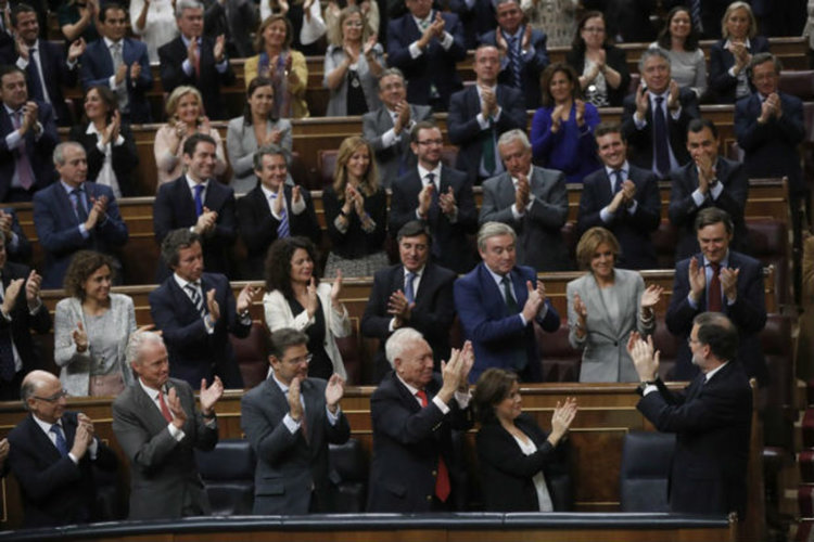 Испания избра премиер след 10-месечна безизходица 