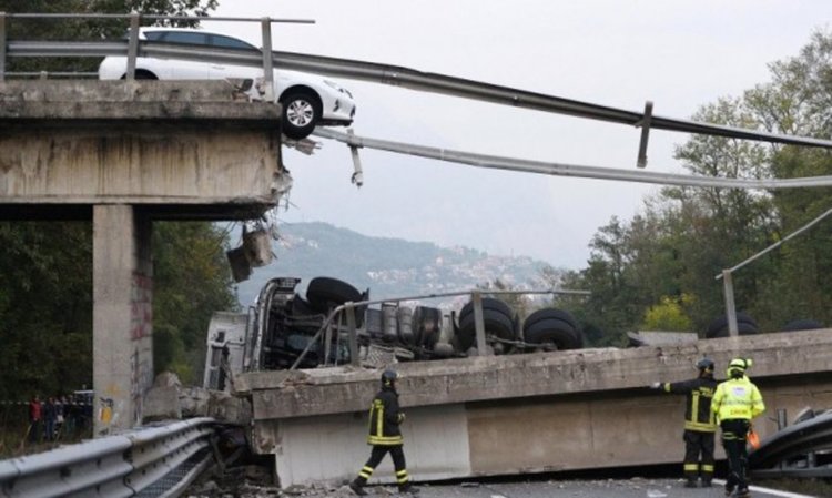 Камера уловила рухването на мост в Италия